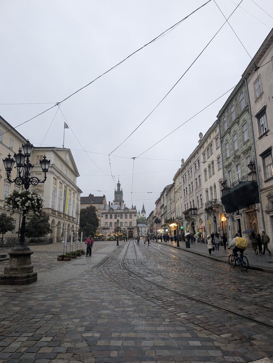 сирок вишневий коло хати 🇺🇦